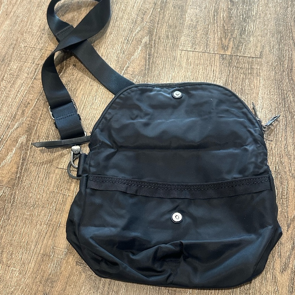 Lululemon Athletica Black Crossbody Bag - Picture 3 of 7